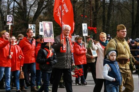 Новгородские коммунисты приняли участие в шествии «Бессмертный полк»