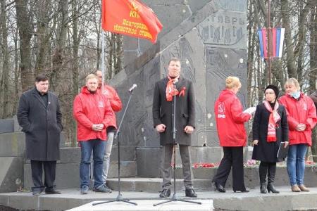 Новгородские коммунисты провели митинг, посвященный Первомаю