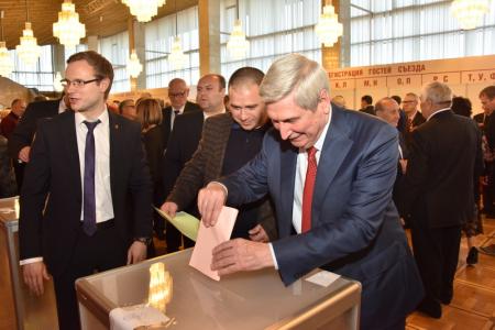В Москве открылся XVII съезд КПРФ
