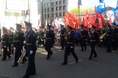 Иркутские коммунисты приняли участие в праздничном шествии 9 мая