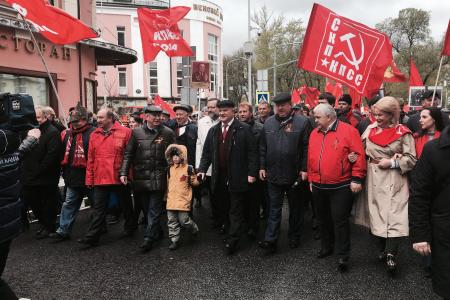 В Москве идёт шествие и митинг КПРФ в честь Дня победы