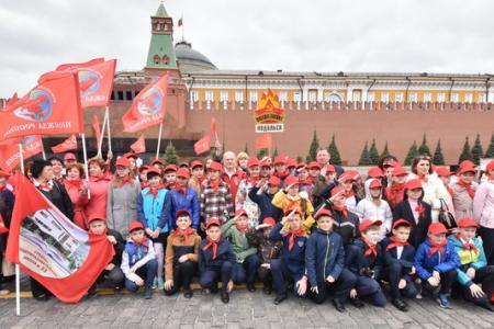 "Взвейтесь кострами синие ночи". Концерт в Колонном зале Дома Союзов, посвященный 95-летию пионерии