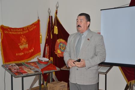 В день Пионерии астраханские коммунисты организовали праздник для младших школьников