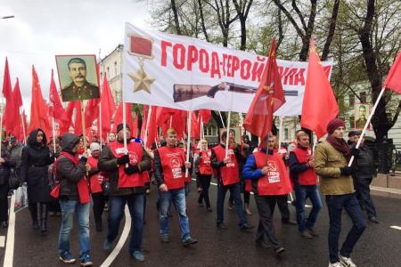 Рабочие-коммунисты тульских оборонных предприятий приняли участие в демонстрации в честь 9 мая в Москве