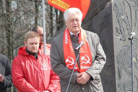 Новгородские коммунисты провели митинг, посвященный Первомаю