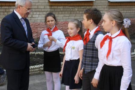 В школах Ярославля ширятся ряды пионеров
