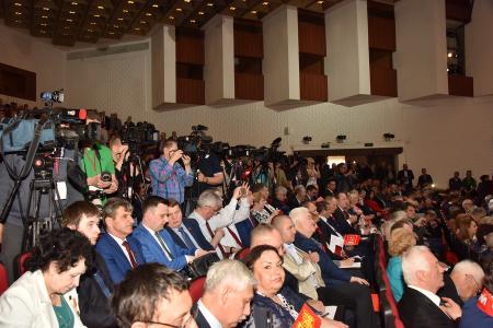 В Москве открылся XVII съезд КПРФ