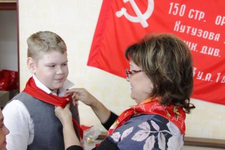 Саратовский обком КПРФ провел прием в пионеры