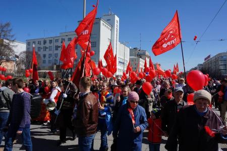 Свердловские коммунисты отметили Первомай многотысячной акцией протеста