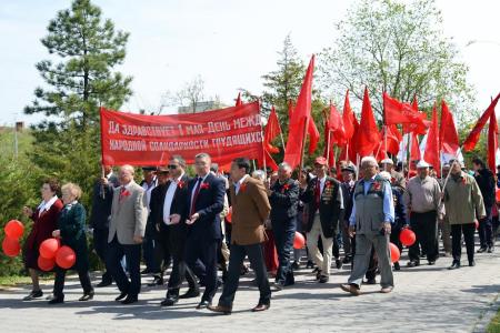 За достойную работу, зарплату, жизнь! Первомай в Калмыкии