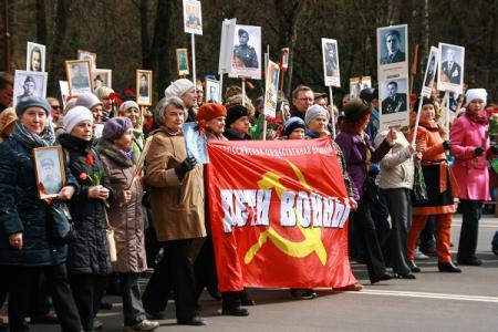 Новгородские коммунисты приняли участие в шествии «Бессмертный полк»