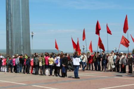 На площади Славы в Самаре в честь Дня Победы состоялось возложение цветов к Вечному огню