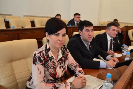 Алтайский край. Депутатское большинство краевого парламента “лишило голоса“  народную законодательную инициативу