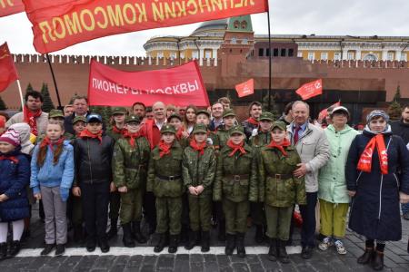 "Взвейтесь кострами синие ночи". Концерт в Колонном зале Дома Союзов, посвященный 95-летию пионерии