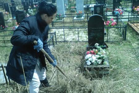 Ярославские комсомольцы привели в порядок могилы ветеранов