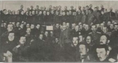 Проект KPRF.RU "Хроника революции". 22 мая 1917 года: Всероссийский Съезд крестьянских депутатов выступил в поддержку Временного правительства, партия меньшевиков выступила против братания