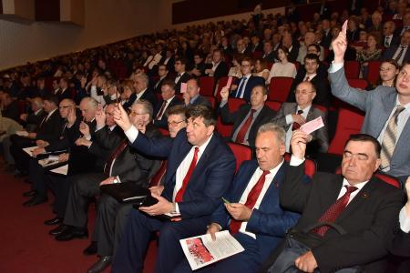 В Москве открылся XVII съезд КПРФ