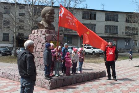 Камчатский край. Коммунисты приняли участие в шествии «Бессмертного полка»