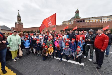"Взвейтесь кострами синие ночи". Концерт в Колонном зале Дома Союзов, посвященный 95-летию пионерии