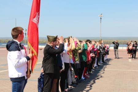 На площади Славы в Самаре в честь Дня Победы состоялось возложение цветов к Вечному огню