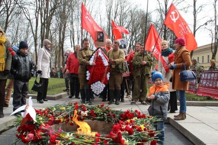 Новгородские коммунисты приняли участие в шествии «Бессмертный полк»