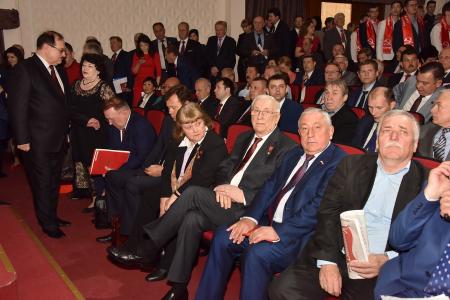 В Москве открылся XVII съезд КПРФ