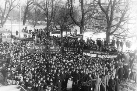 Проект KPRF.RU "Хроника революции". 7 мая 1917 года: В Петрограде открылась VII (апрельская) Всероссийская Конференция РСДРП(б)