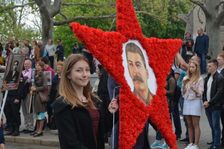 Севастопольские коммунисты праздничным шествием отметили День Победы
