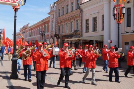 Нижегородские коммунисты провели праздничное шествие и митинг