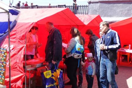 Ивановские коммунисты в День города были с народом