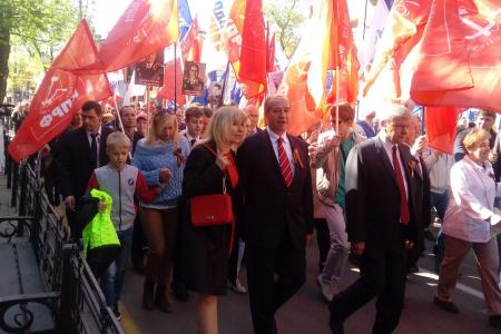 Иркутские коммунисты приняли участие в праздничном шествии 9 мая