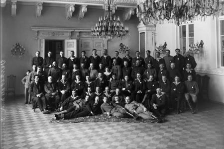 Проект KPRF.RU "Хроника революции". 13 мая 1917 года: Военный и морской министр Гучков подал в отставку, вышел первый номер газеты "Окопная Правда"