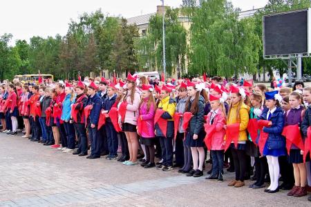 19 мая в Орле приняли в пионеры 500 школьников