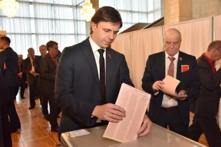 В Москве открылся XVII съезд КПРФ