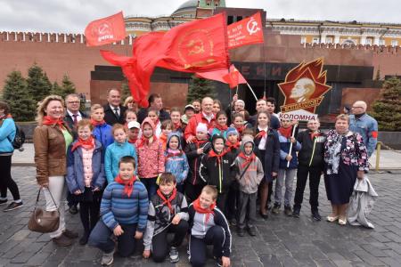 "Взвейтесь кострами синие ночи". Концерт в Колонном зале Дома Союзов, посвященный 95-летию пионерии
