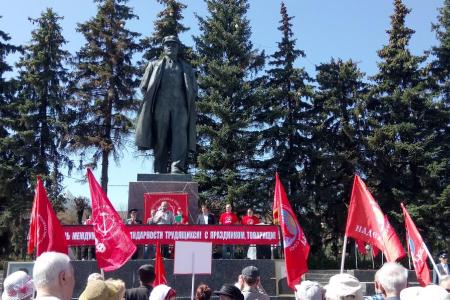 Первого мая знамена КПРФ украсили улицы столицы Чувашии