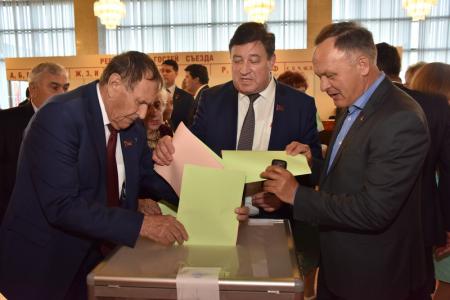 В Москве открылся XVII съезд КПРФ