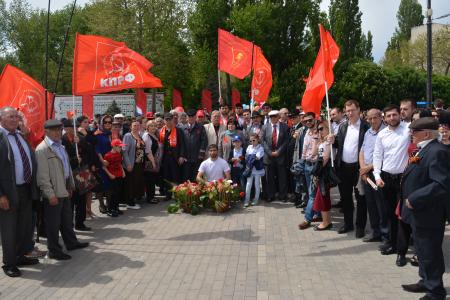 В Махачкале коммунисты приняли участие в праздничном митинге, посвященном 72-й годовщине Победы