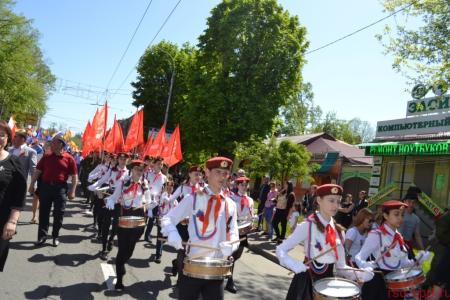 Мир! Труд! Май! В Северной Осетии прошла грандиозная демонстрация КПРФ
