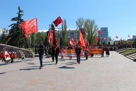 На площади Славы в Самаре в честь Дня Победы состоялось возложение цветов к Вечному огню