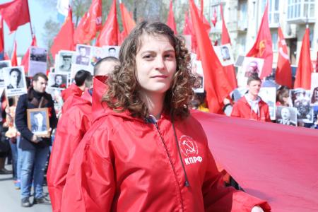 Омские коммунисты праздничным шествием отметили День Победы