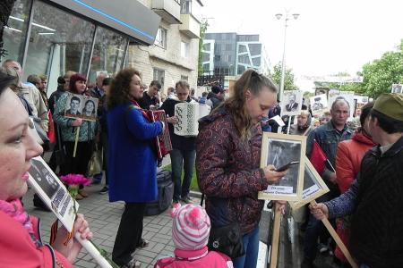 Белгородские коммунисты и союзники партии приняли участие в шествии «Бессмертного полка»