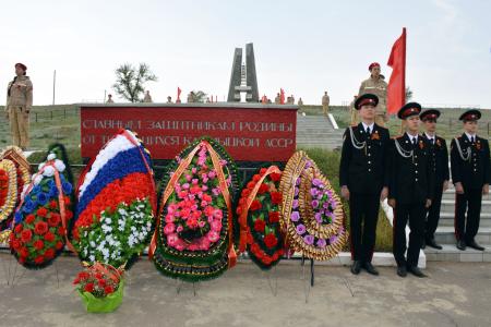 Калмыкия. Коммунисты приняли участие в митинге памяти воинов 28-й Армии близ поселка Хулхута