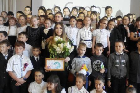 Глава ДНР Александр Захарченко наградил комсомолку Марьяну Наумову орденом "За заслуги перед республикой"