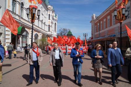Нижегородские коммунисты провели праздничное шествие и митинг