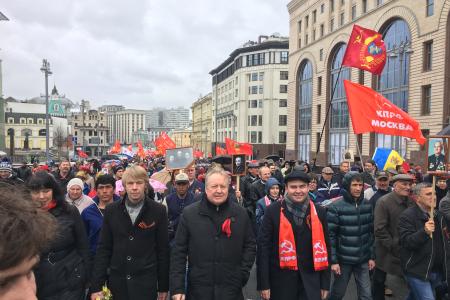В Москве идёт шествие и митинг КПРФ в честь Дня победы