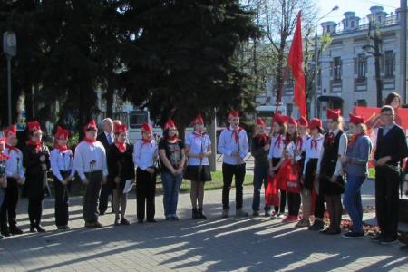 Ярославль. Пионерский салют на Красной площади