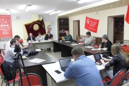 В Саратовском обкоме КПРФ прошла праздничная пресс-конференция