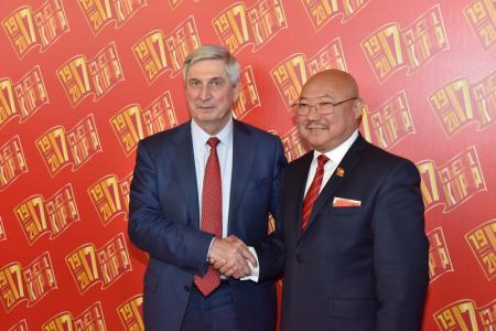 В Москве открылся XVII съезд КПРФ