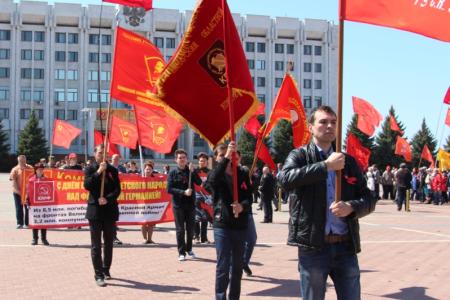 На площади Славы в Самаре в честь Дня Победы состоялось возложение цветов к Вечному огню